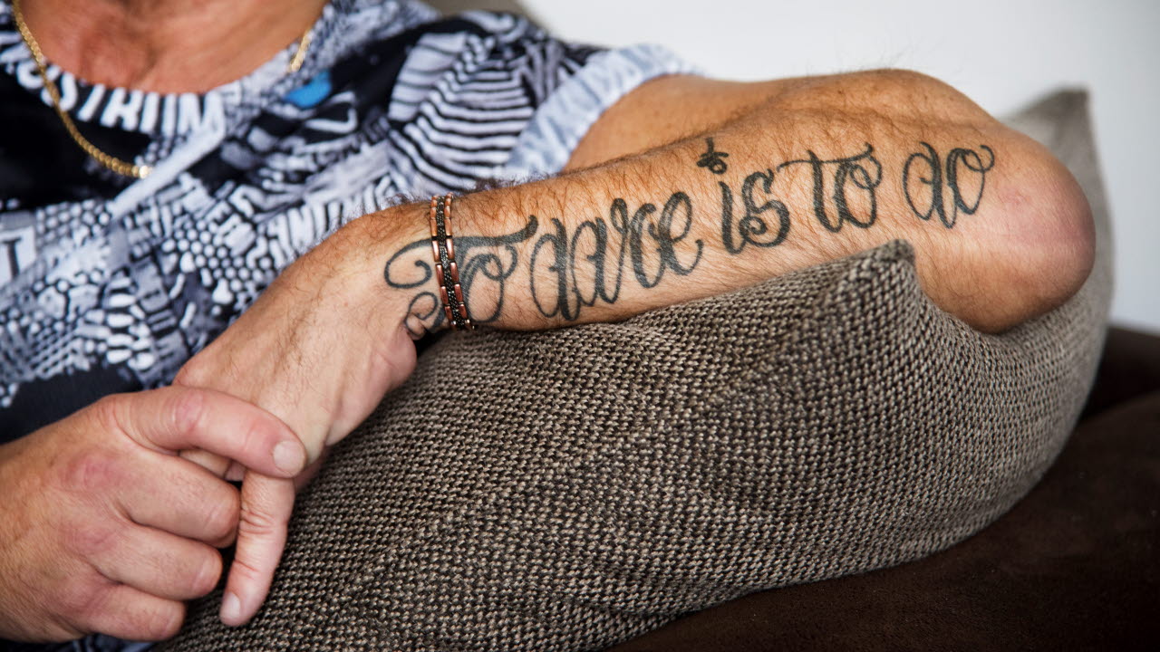 Tatuering på underarm - To dare is to do - idrottsklubben Tottenhams motto.