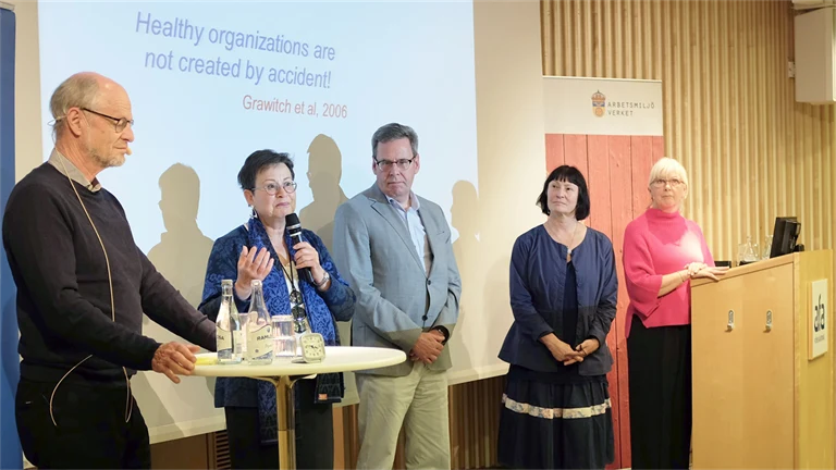 Bengt Järvholm, prof. i yrkes- och miljömed, Maria Albin, prof. i arbets- och miljömed, Göran Kecklund, prof. i psykobiologisk sömnforskning, Lisbeth Slunga Järvholm, docent i yrkes- och miljöm, och Eva Vingård, prof. emerita i arbets- och miljömed.