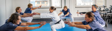 Vårdpersonal får judoinspirerad fallträning