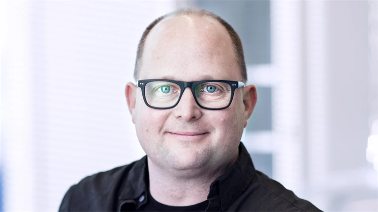 porträtt-på-samuel-west-som-deltar-i-filmer-som-handlar-om-arbetsmiljo