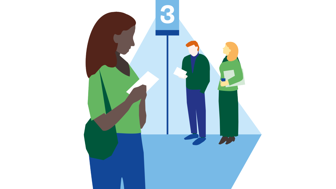 Tre personer står på en busshållplats och väntar.