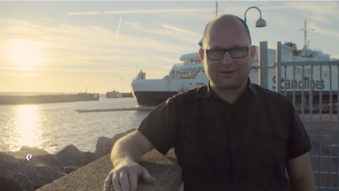 dr-west-prövar-nattarbete-och-jobbar-som-sjökapten